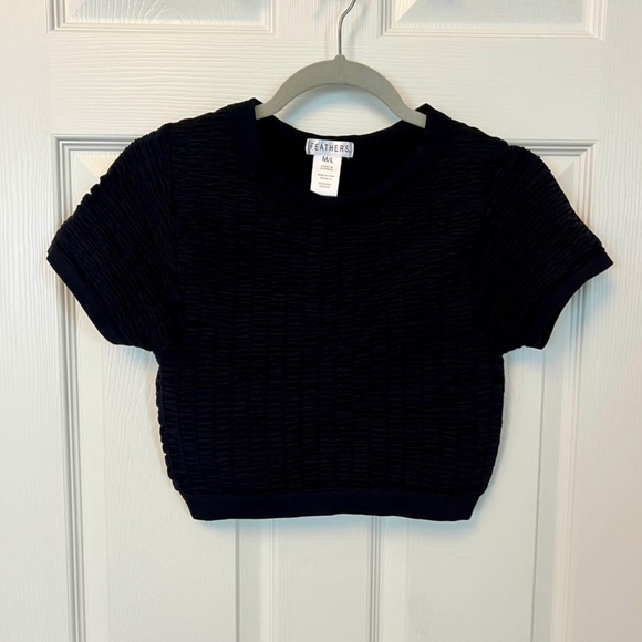 Feathers NYC Woman's Black Smocked Cropped Stretch T-Shirt Sze M/L - Picture 1 of 3